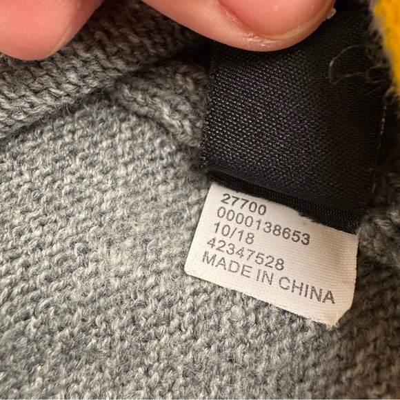 Hufflepuff House Crest Cardigan – Harry Potter Official Knitwear - Picture 13 of 14